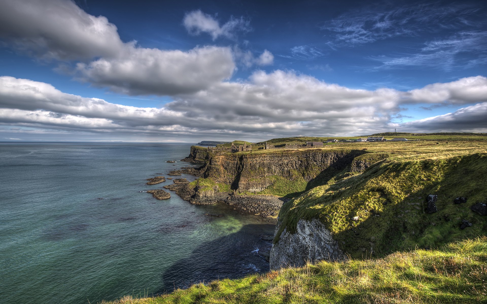 portrush irlanda costa roca océano atlántico cielo