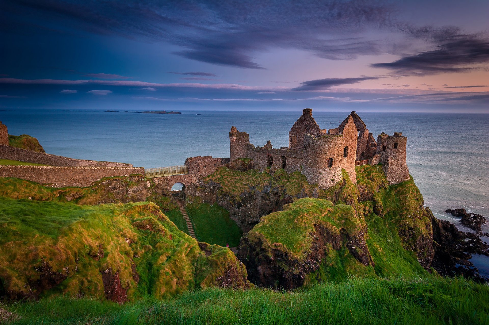 irlande du nord comté d antrim château de dunlus ruines soirée