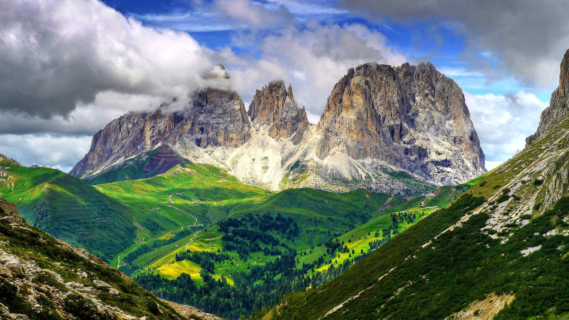 italia dolomiti cielo nuvole montagne alberi pendio