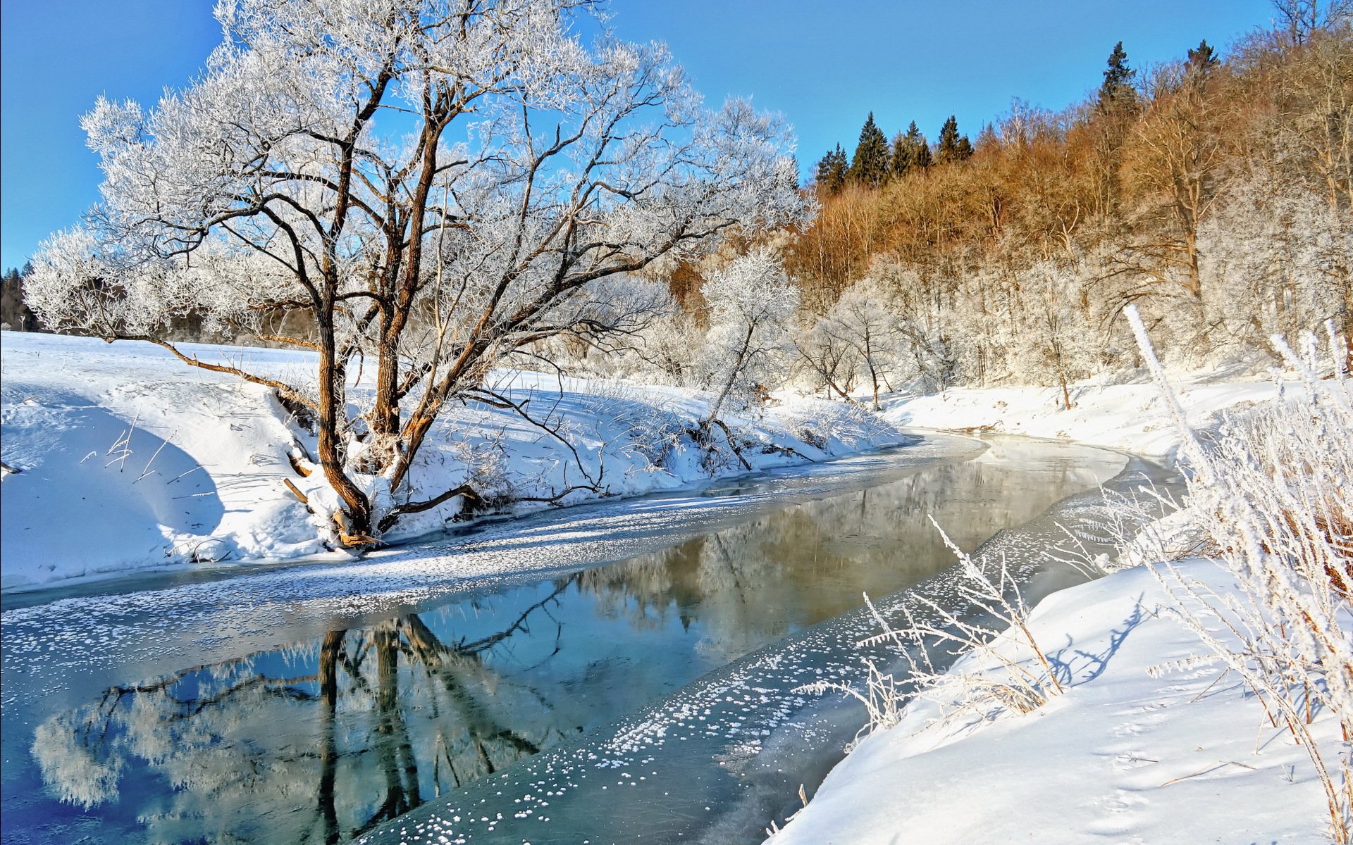 rzeka śnieg krajobraz