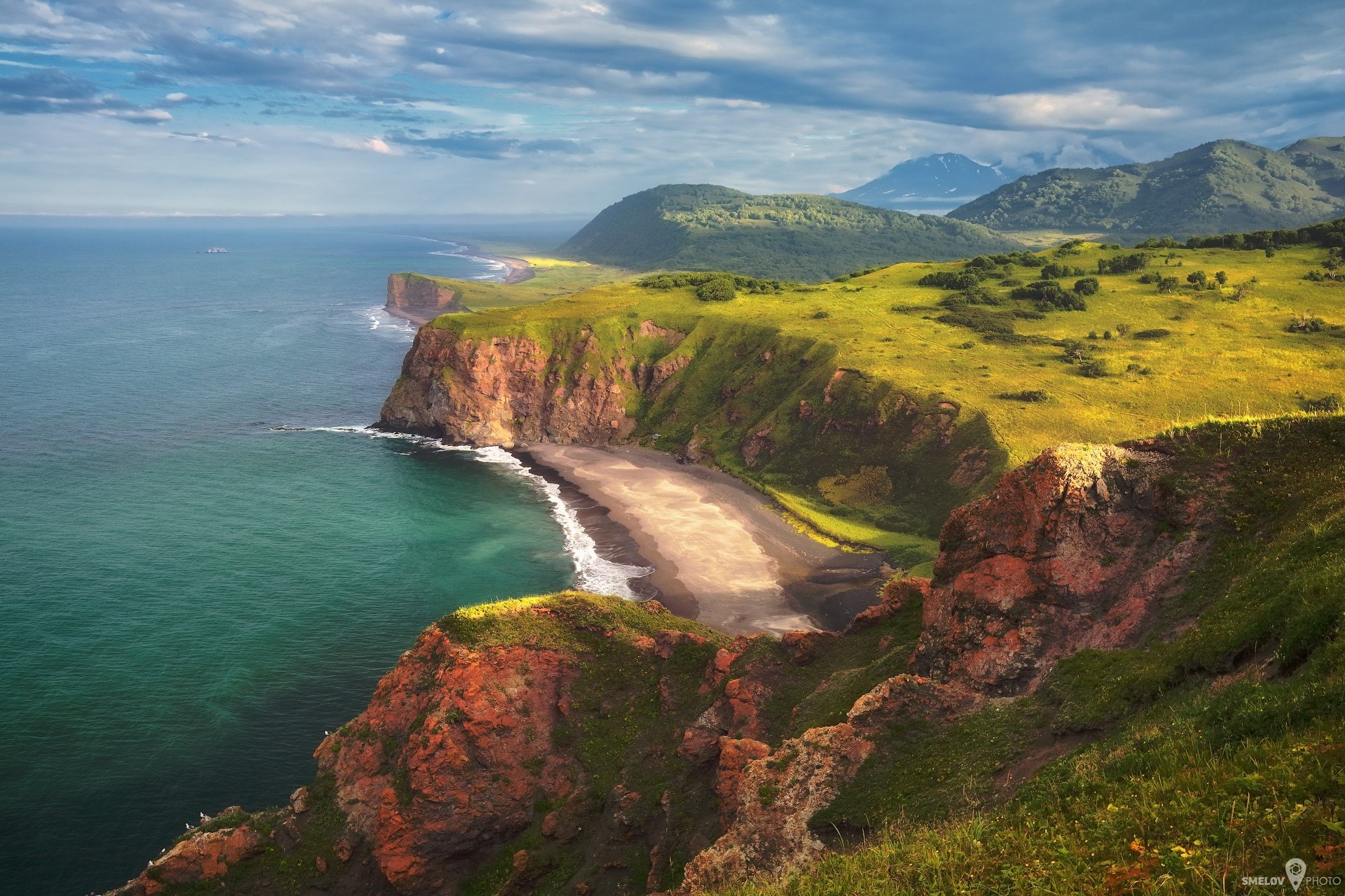 kamchatka océano pacífico rocas montañas playa