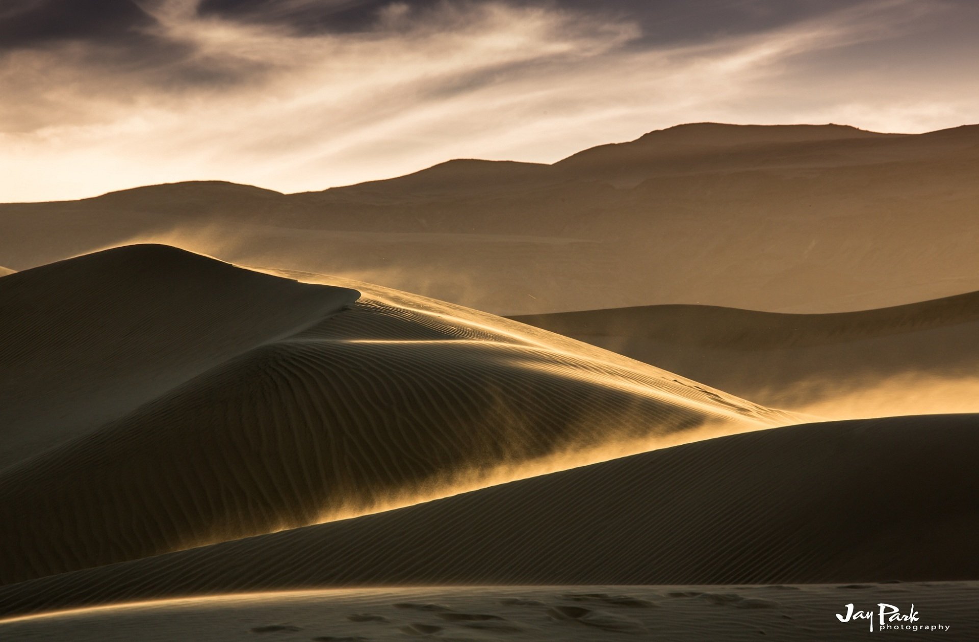 deserto sabbia dune vento polvere tempesta nuvole cielo paesaggio