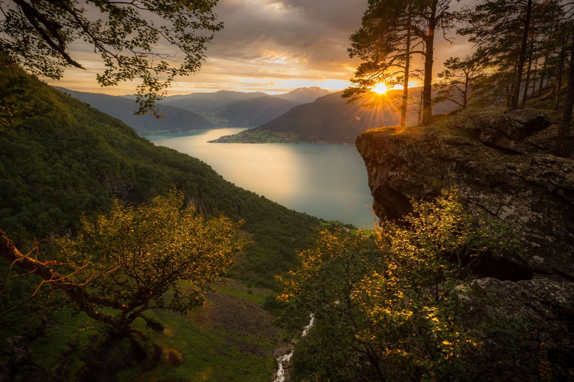 rivière montagnes forêt paysage