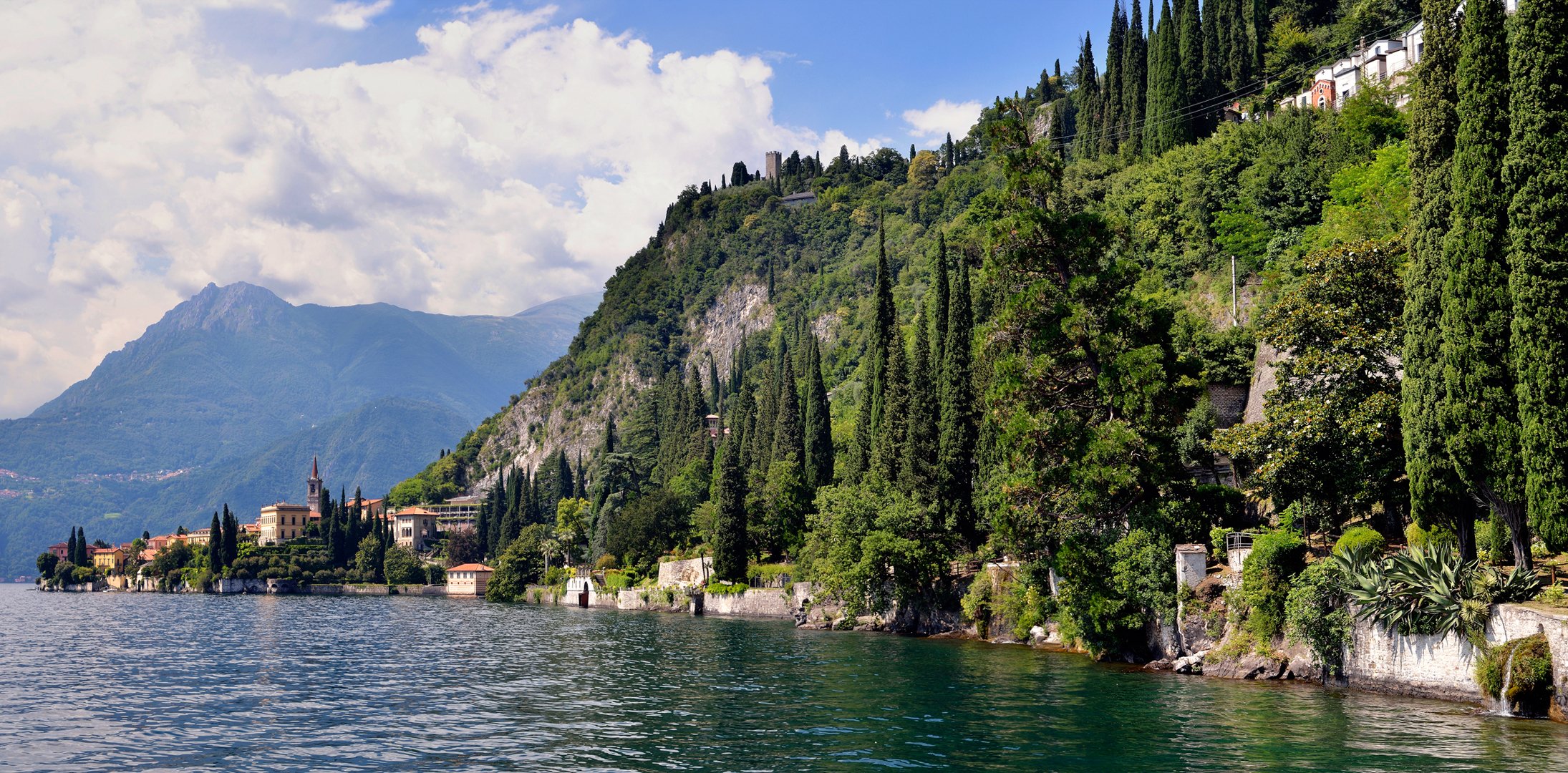 italia como lago cielo nubes montañas árboles casa villa