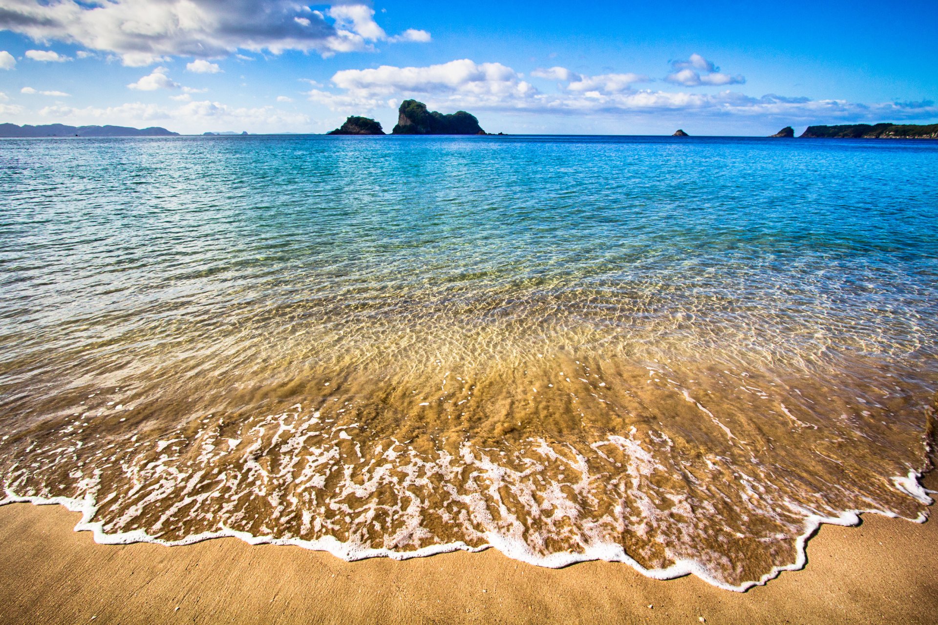 coromandel-halbinsel neuseeland himmel wolken meer sand brandung horizont felsen