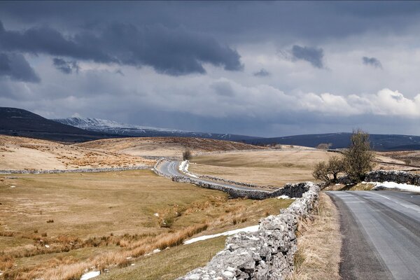 El camino en Inglaterra. Paisaje natural