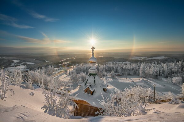 Ural Belogorye monastero e bianco bianco intorno