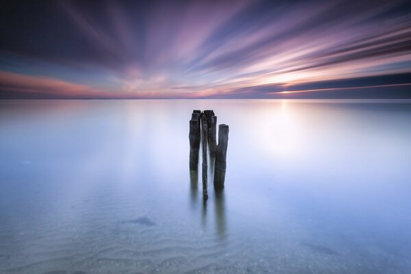 Impresionante: Maryland EE.UU. costa, bahía, costa. Noche, puesta de sol cielo en las nubes