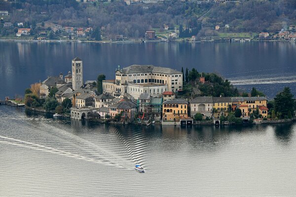 Case nel centro del Lago d Orta