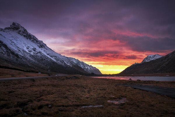 Dawn among the mountains through the valley