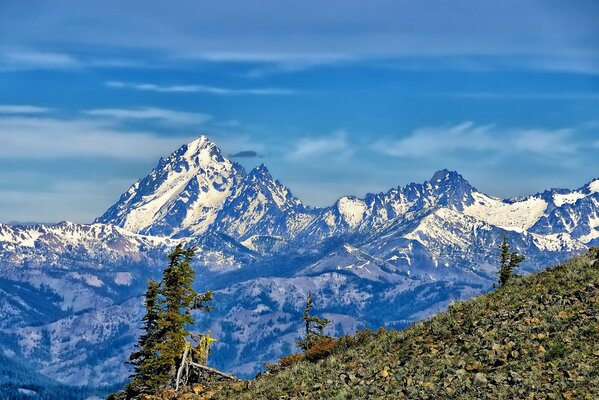 Verschneite Gipfel des Mount Stuart Washington