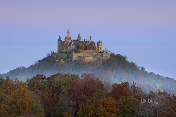 Château de Hohenzollern en Allemagne sur les hauteurs