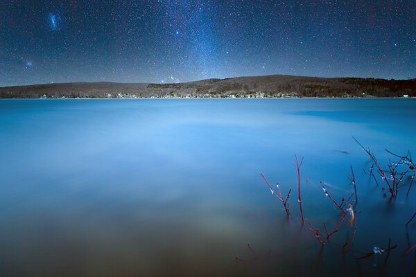 Starfall na jeziorze William Quebec w Kanadzie