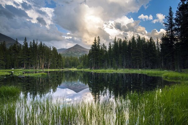 Bergsee Landschaft am Nachmittag