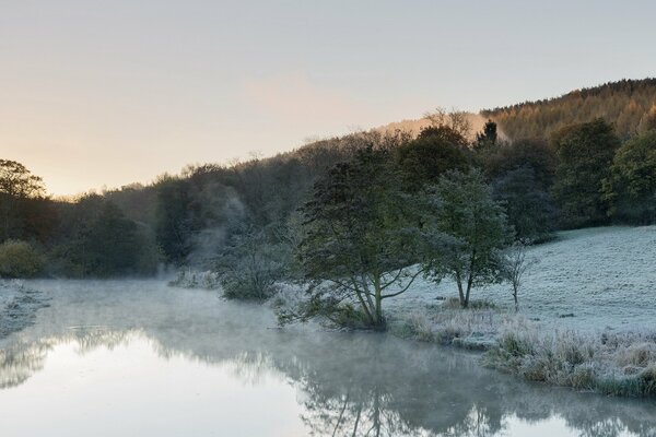 Morgenlandschaft am Fluss