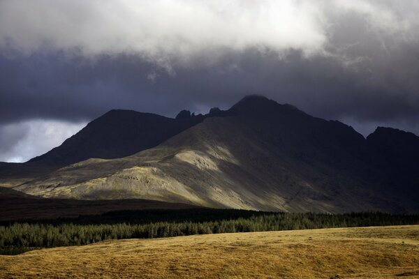 Un formidable firmament sur les montagnes noires