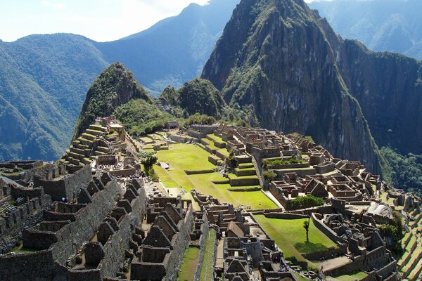 Una città in cima alle montagne di una volta grande civiltà