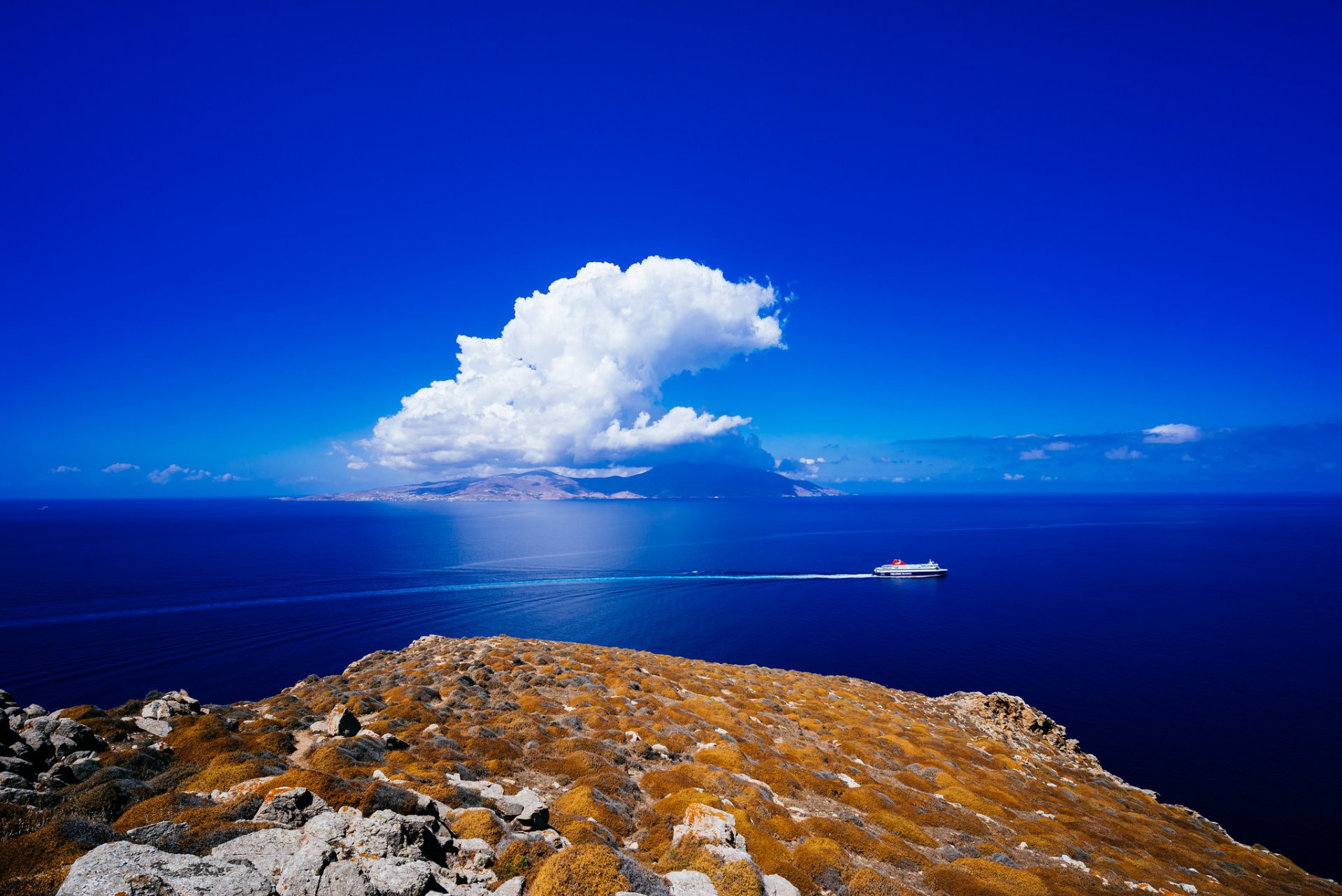 mykonos grèce mer égée paquebot nuages