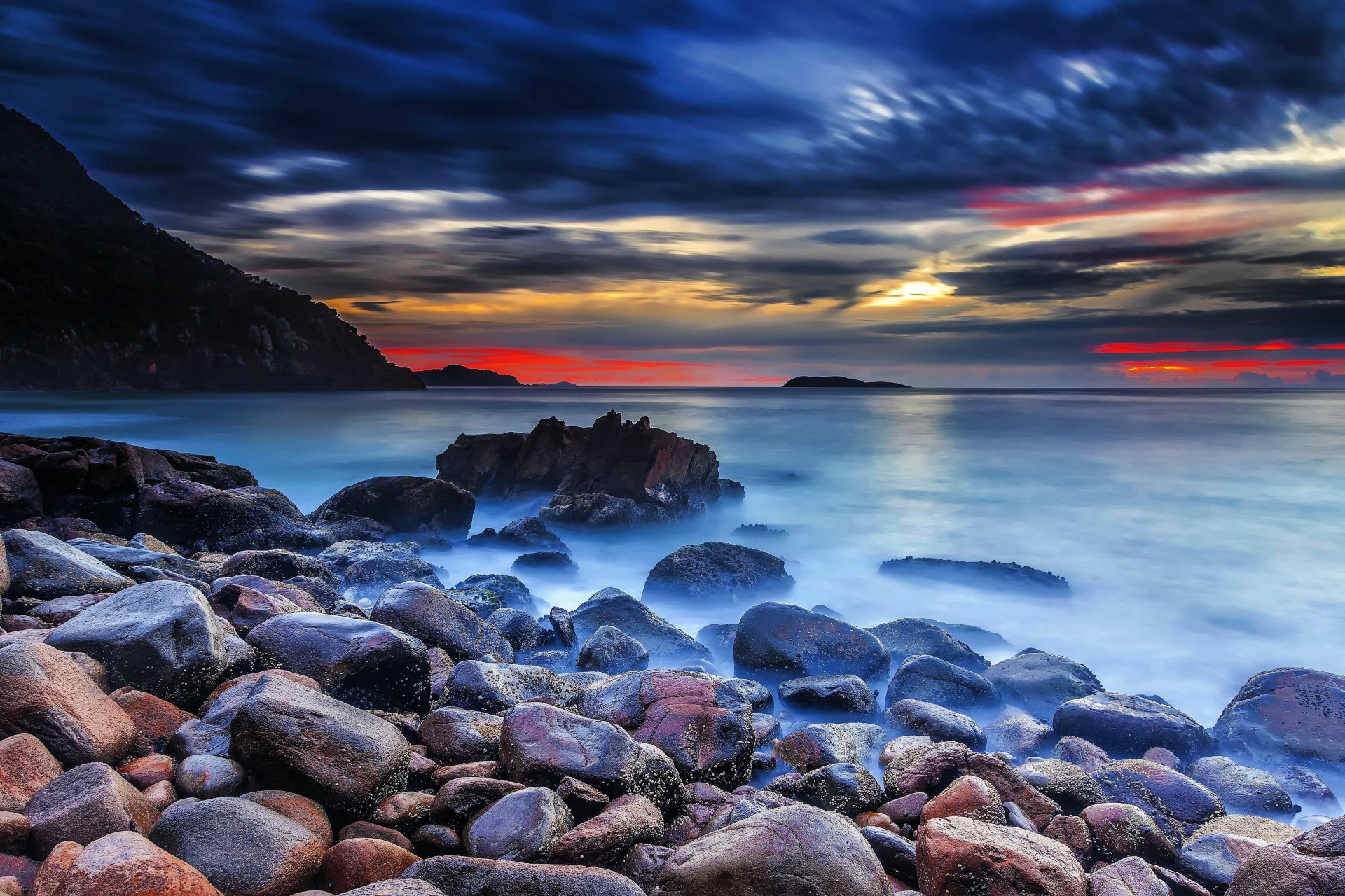 himmel wolken wolken sonnenuntergang glühen meer felsen steine natur