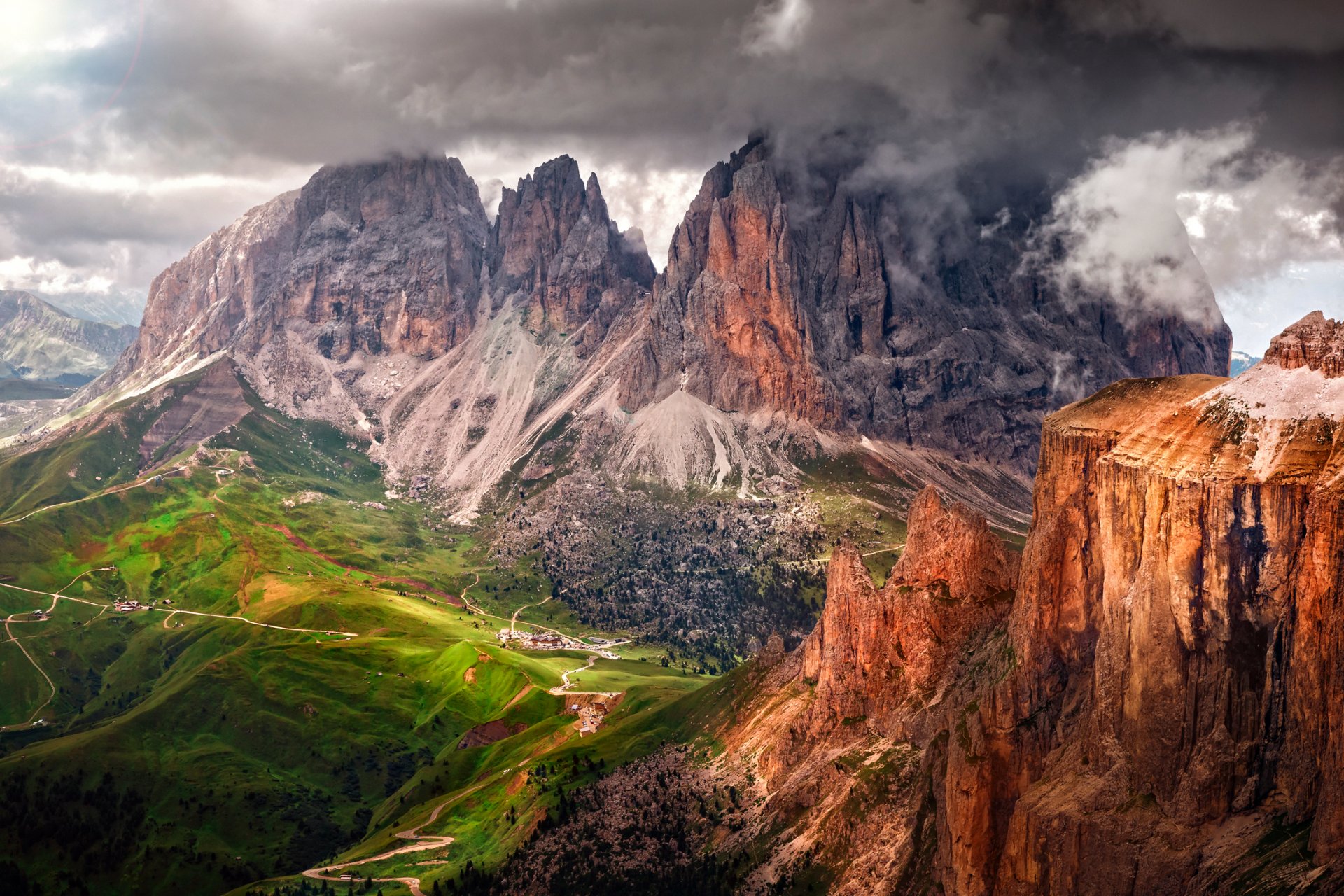 italia provincia alto adige dolomiti montagne alpi estate agosto cielo nuvole rocce valle