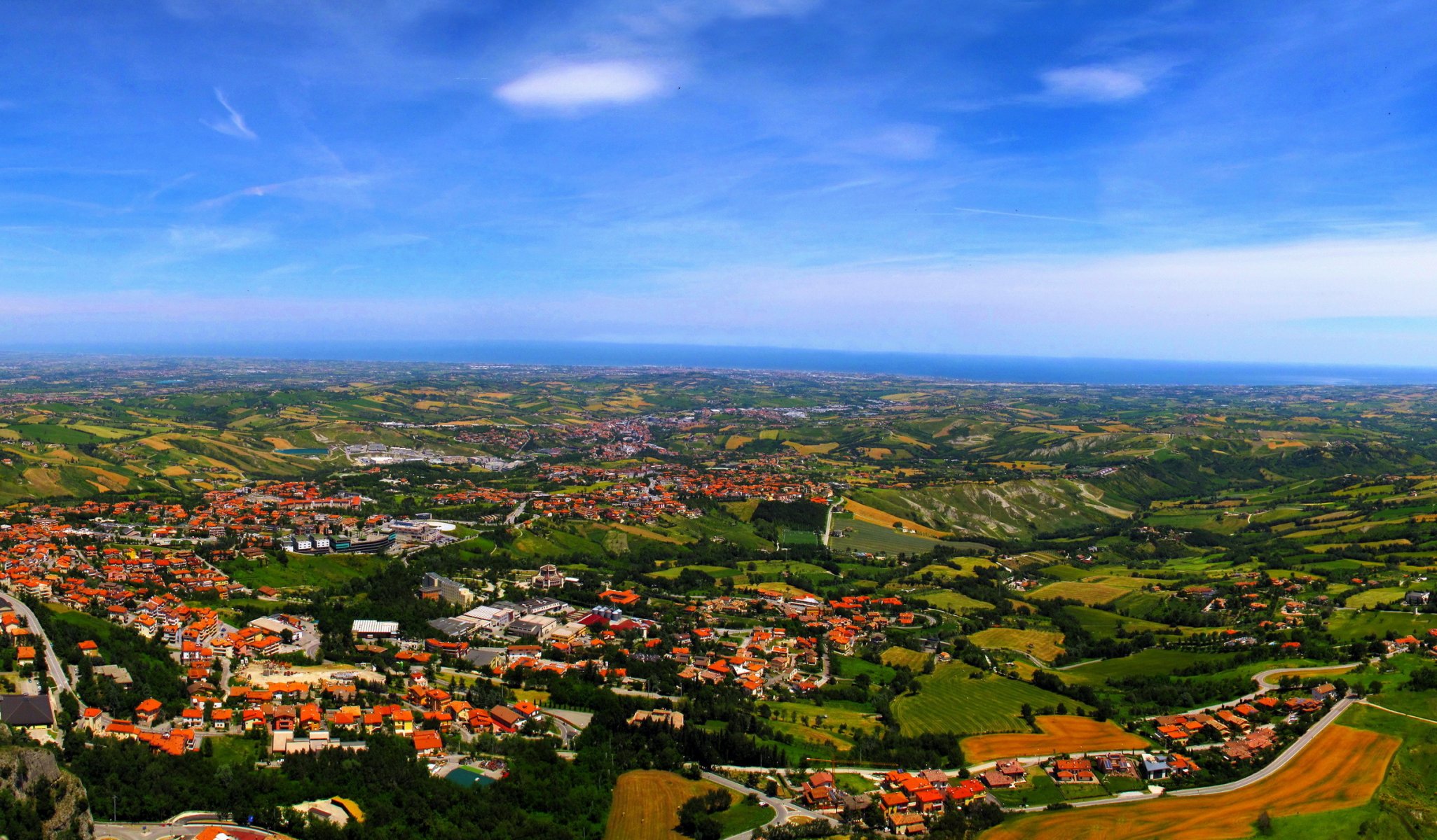 ciudades san marino ciudad san marino casas colinas paisaje mar horizonte