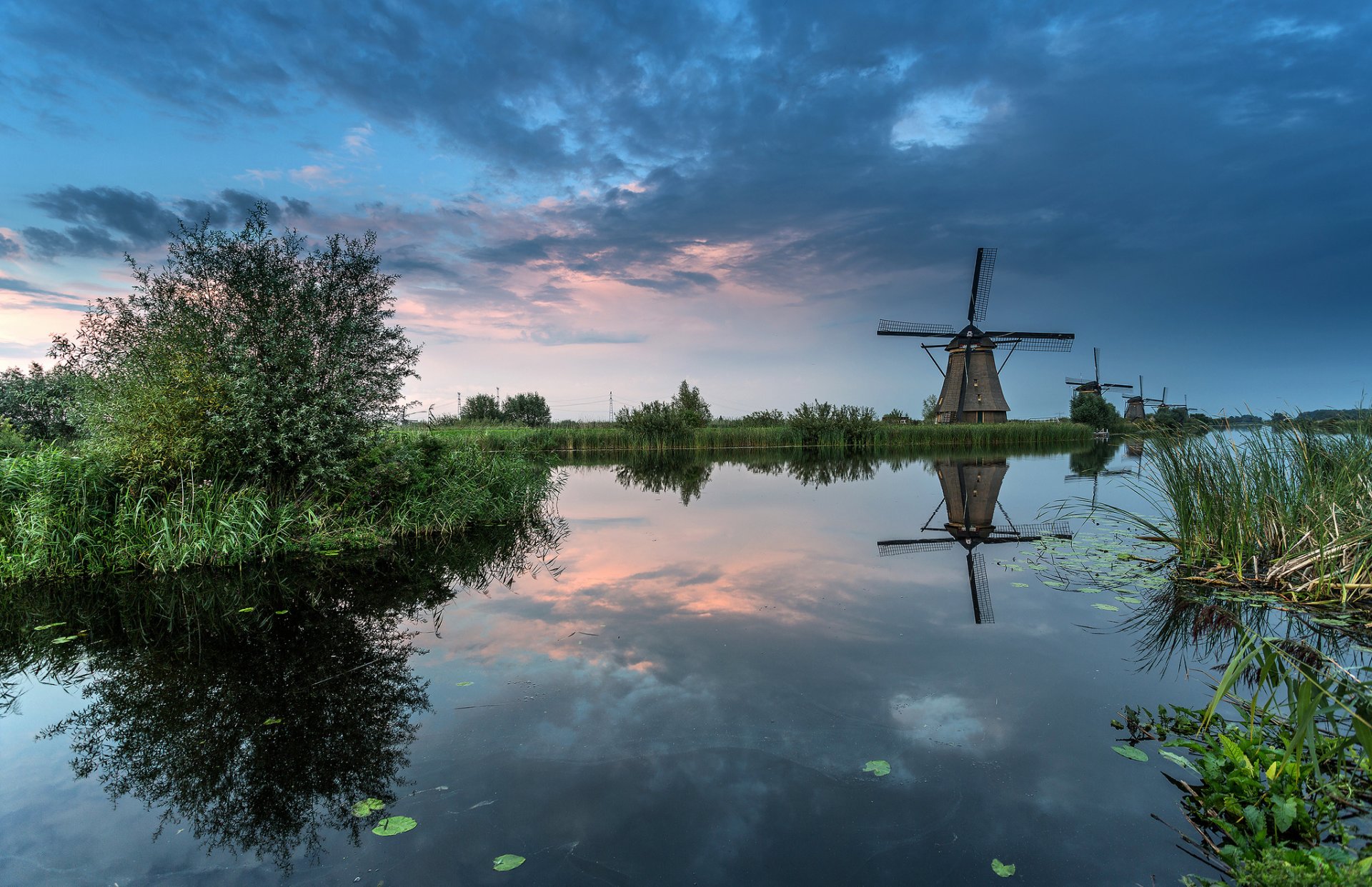 pays-bas ciel nuages canal moulin à vent