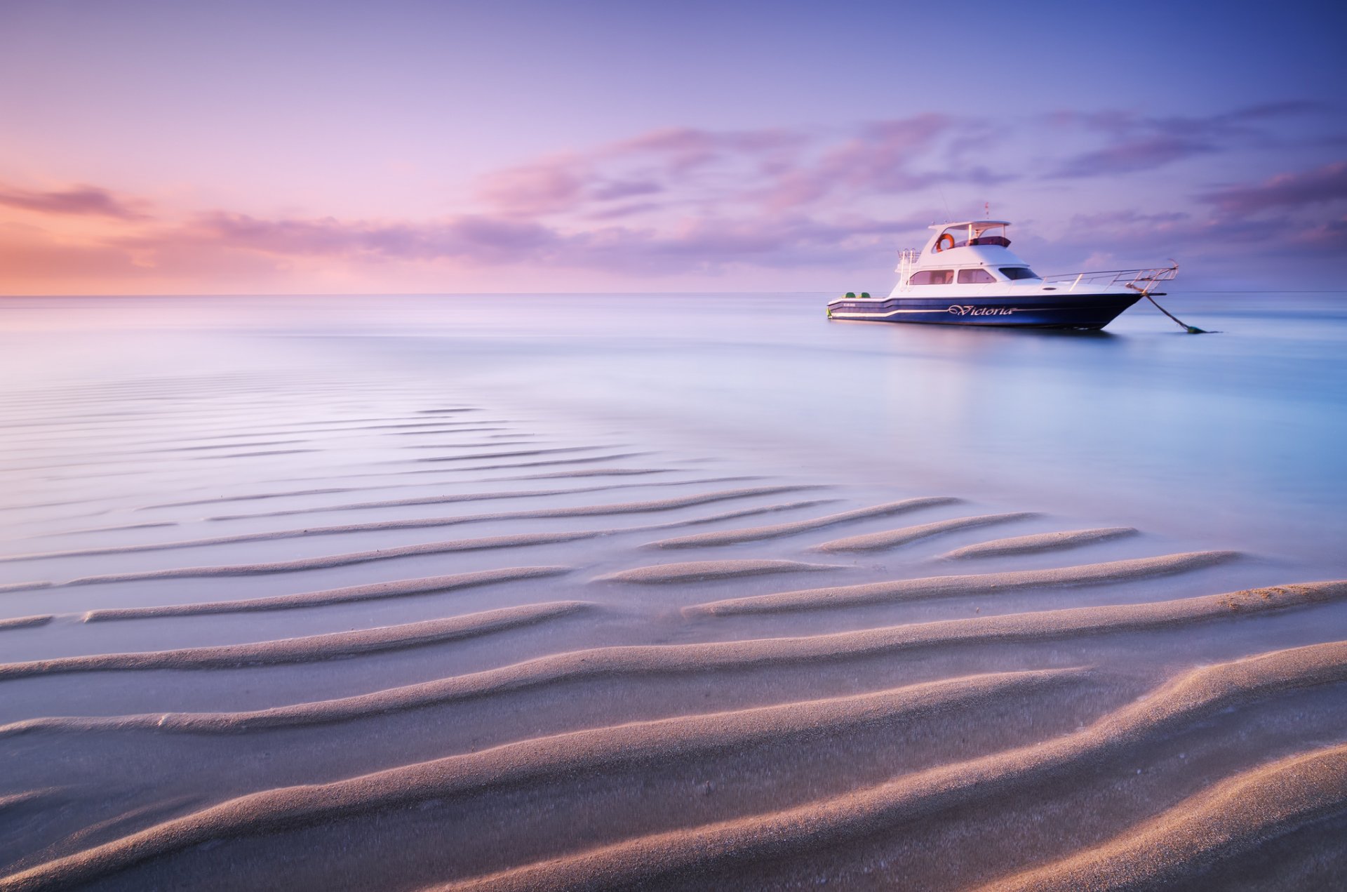 amanecer playa océano arena barco