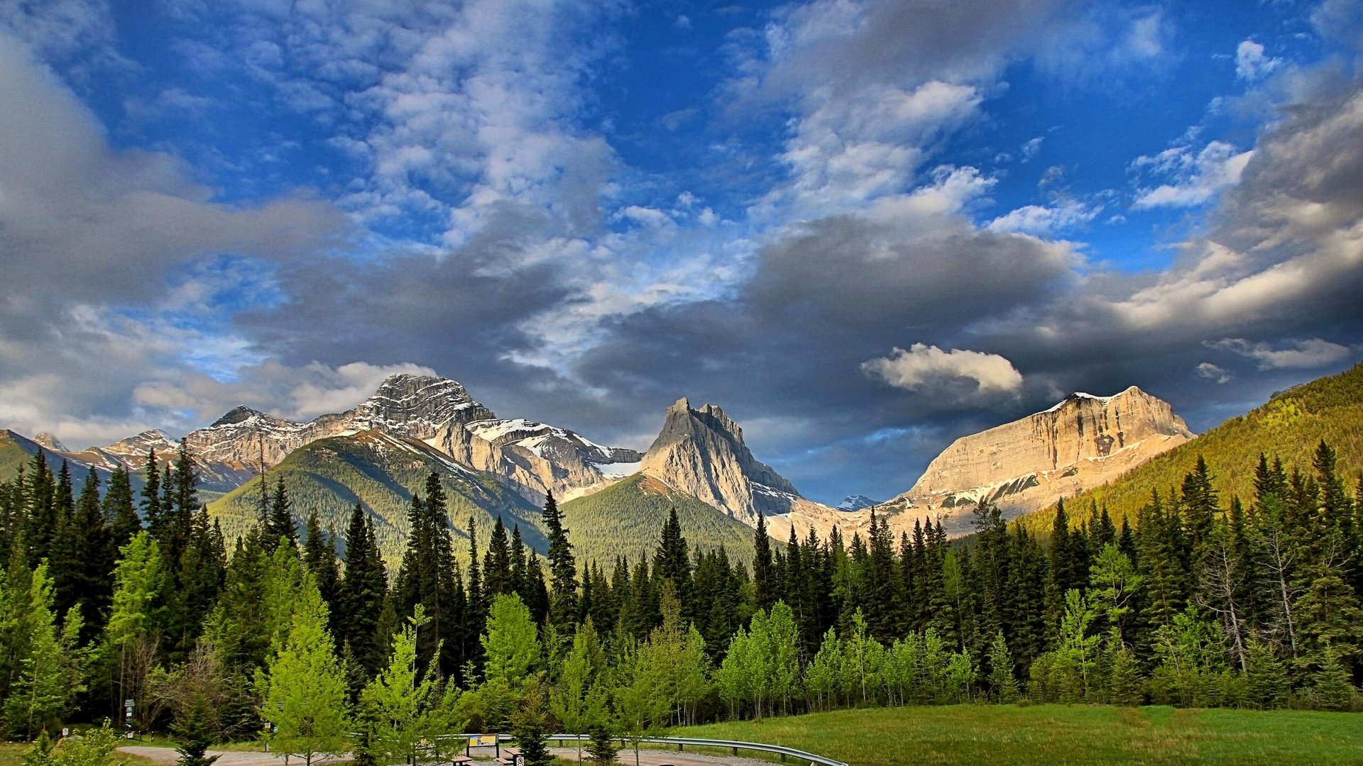 monte loweed montagna del vento torre del vento alberta canada montagne rocciose canadesi montagne rocciose canadesi foresta alberi