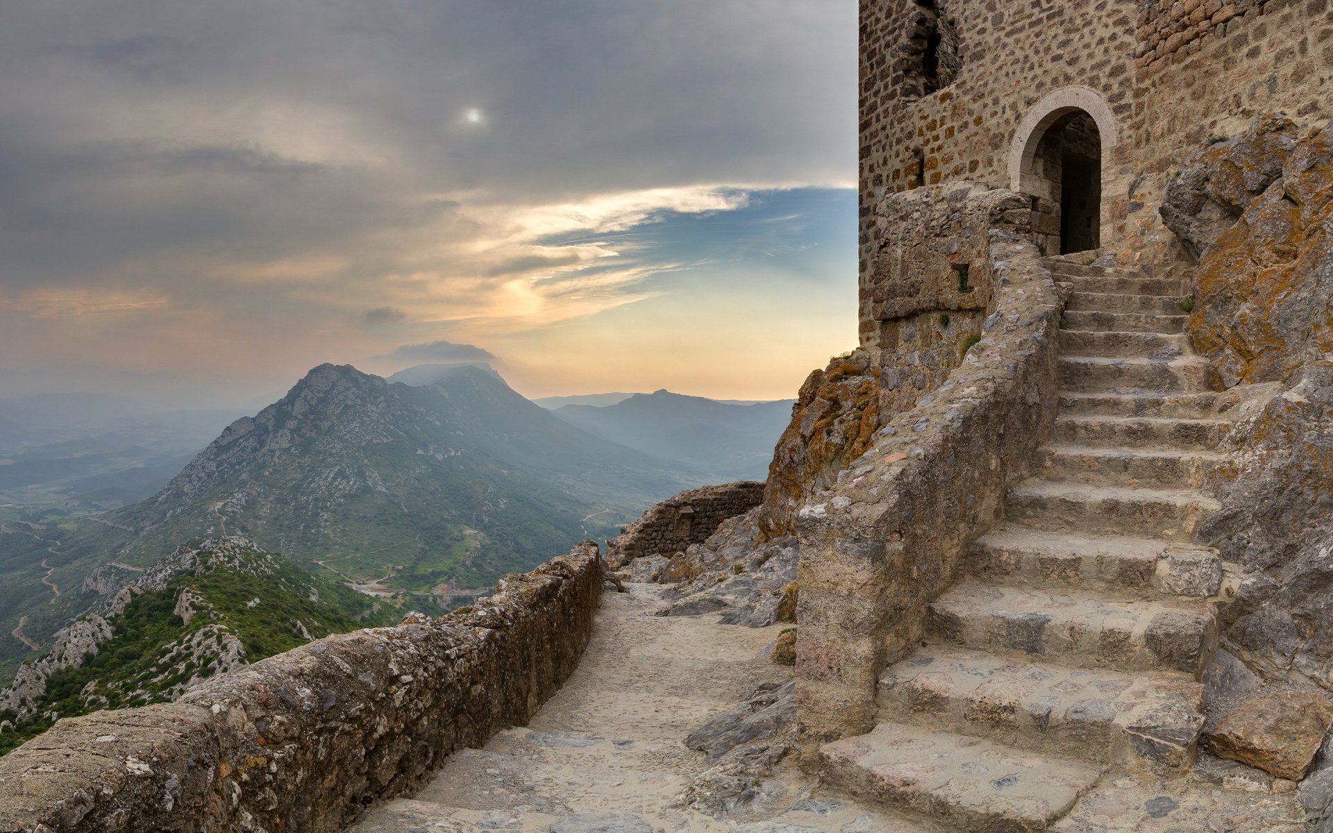 france département de l aude château de keribus marches ciel montagnes nuages