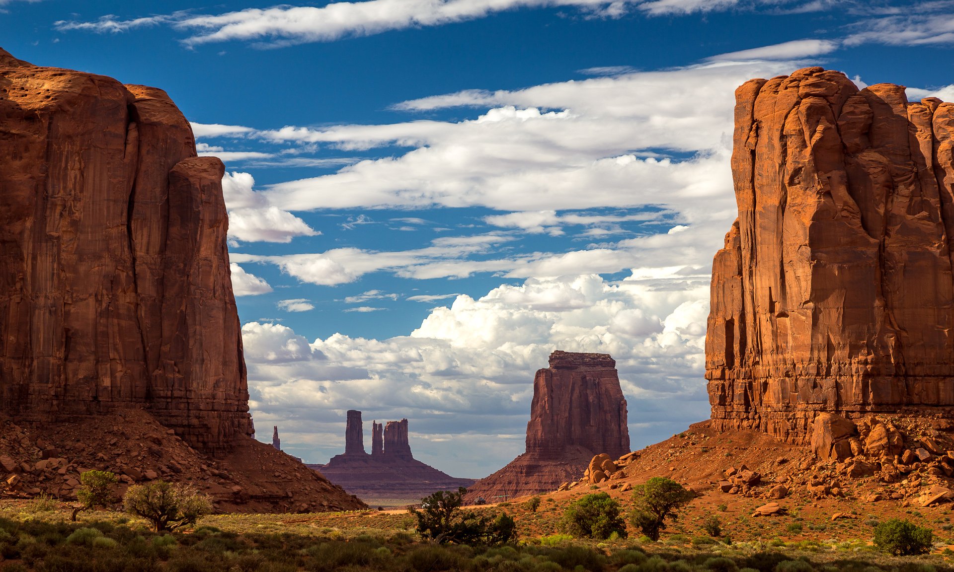 monument valley états-unis montagne ciel nuages roches