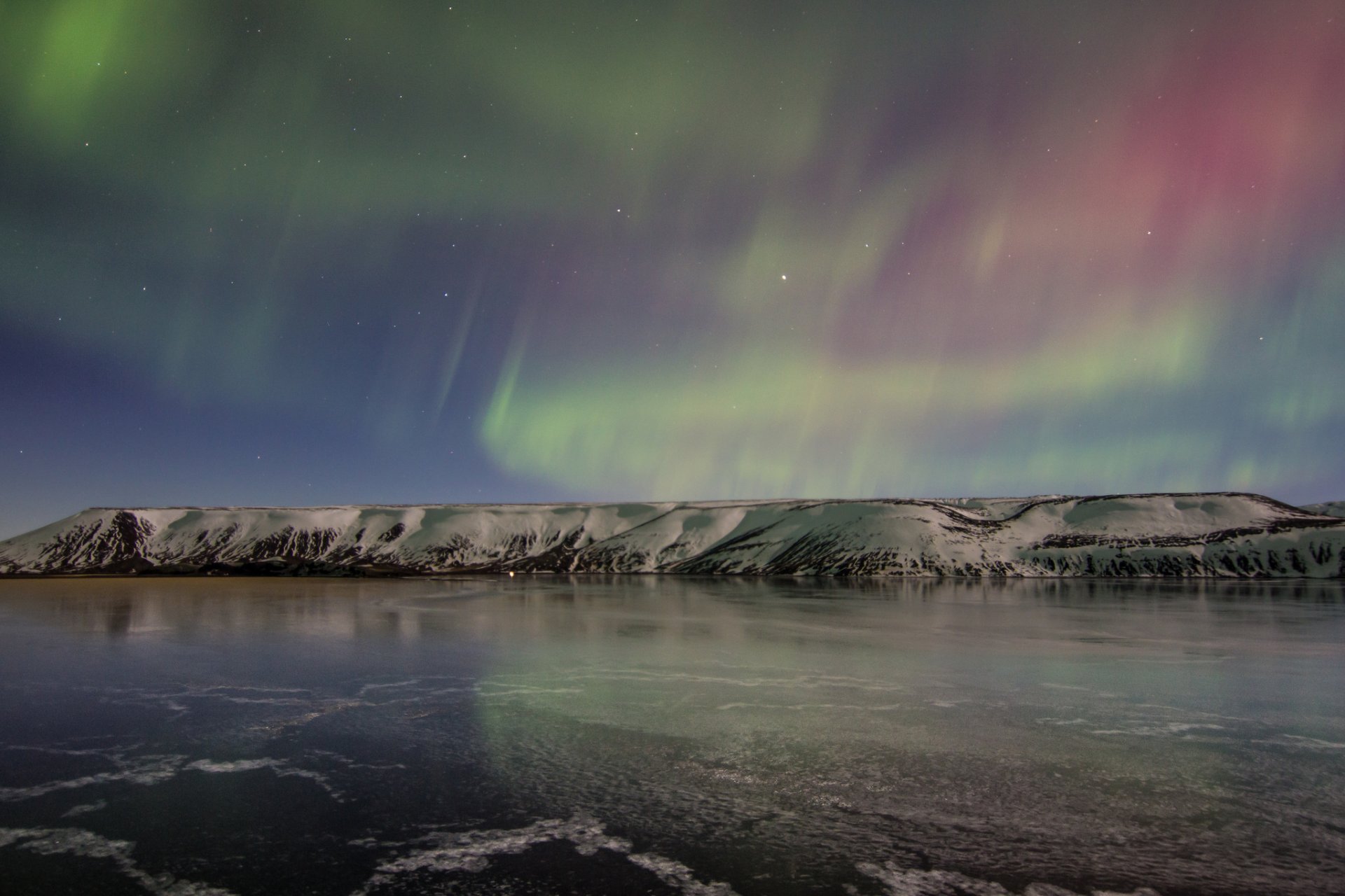 islande lac glace neige nuit ciel aurores boréales