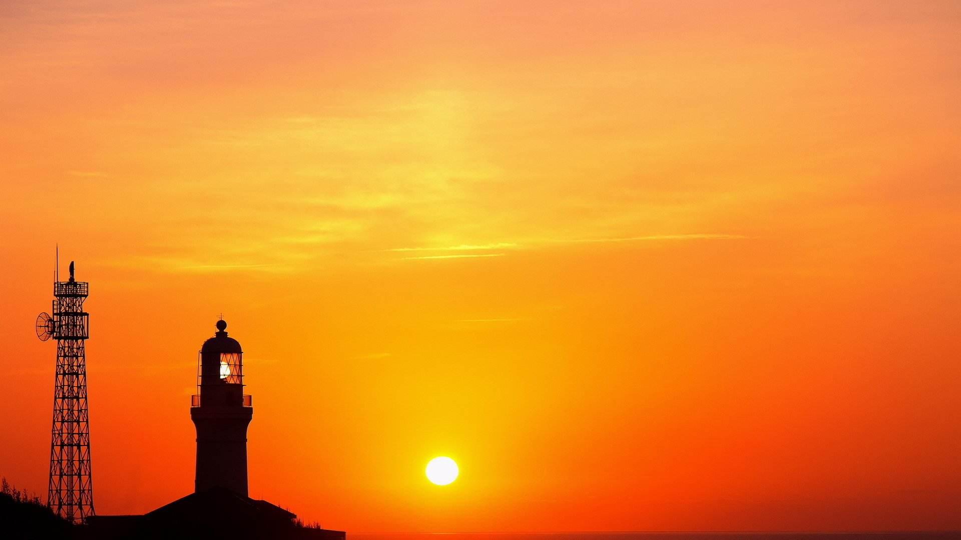 phare tour soleil ciel nuages