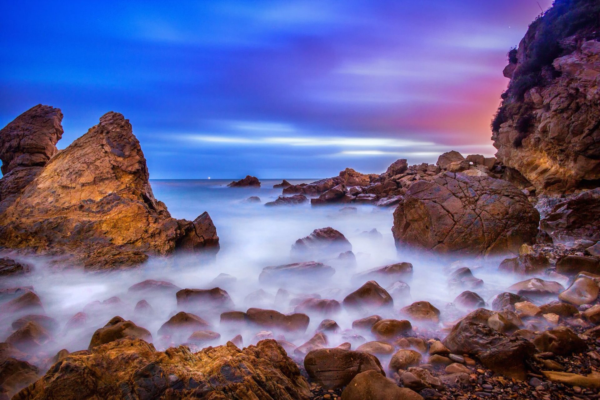 corona del mar kalifornia isa plaża klify świt skały ocean