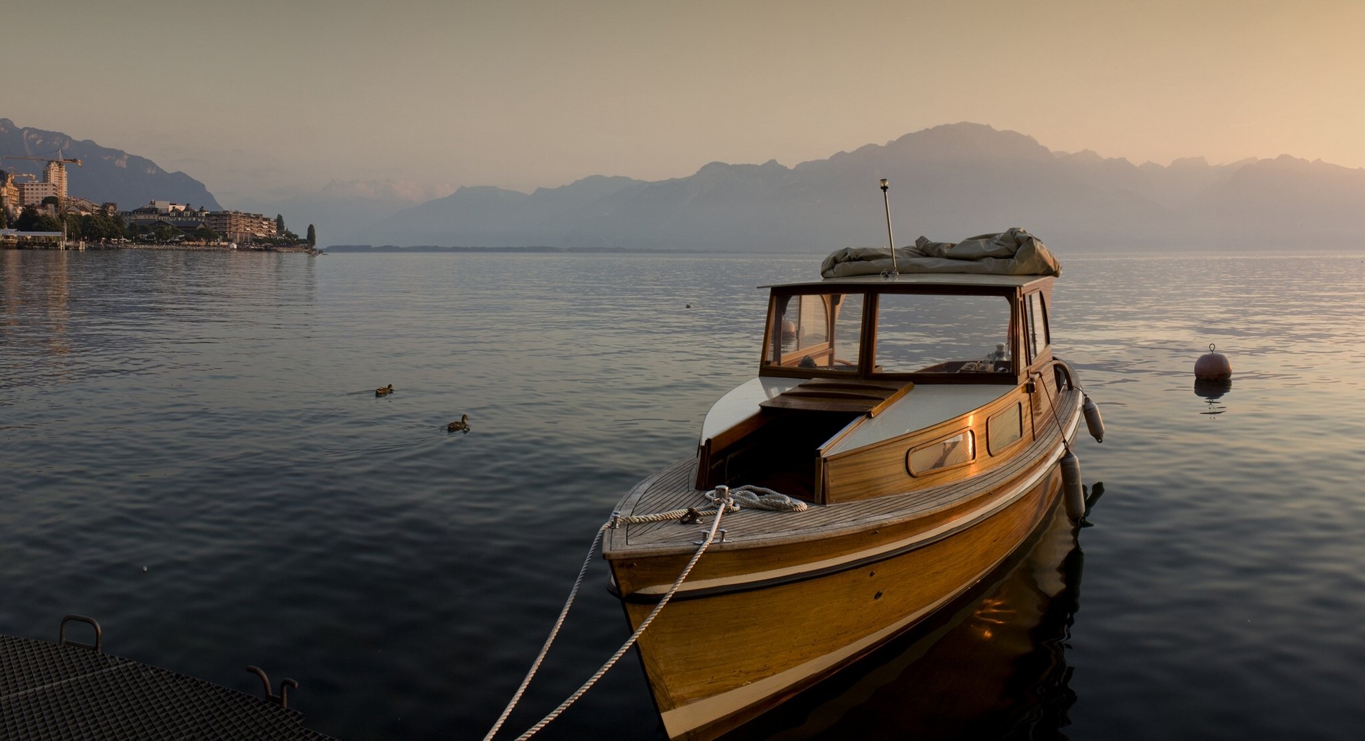 montreux suisse lac léman yacht