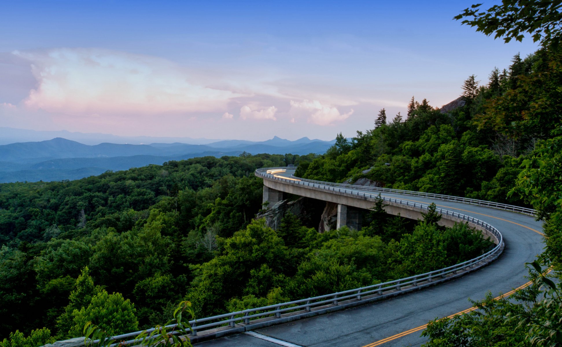 blue ridge parkway appalachen berge wald straße