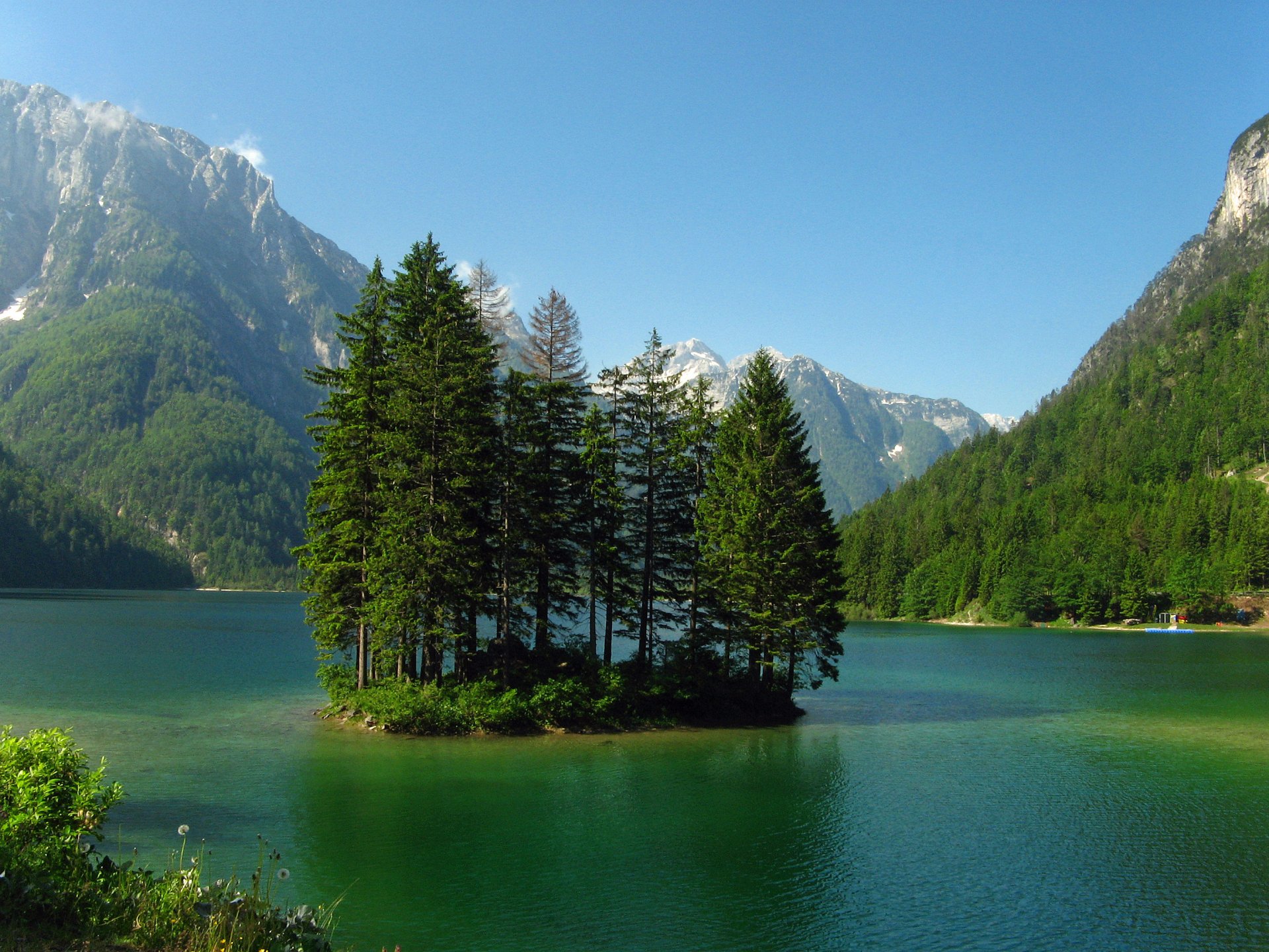 natura jezioro wyspa drzewa góry woda