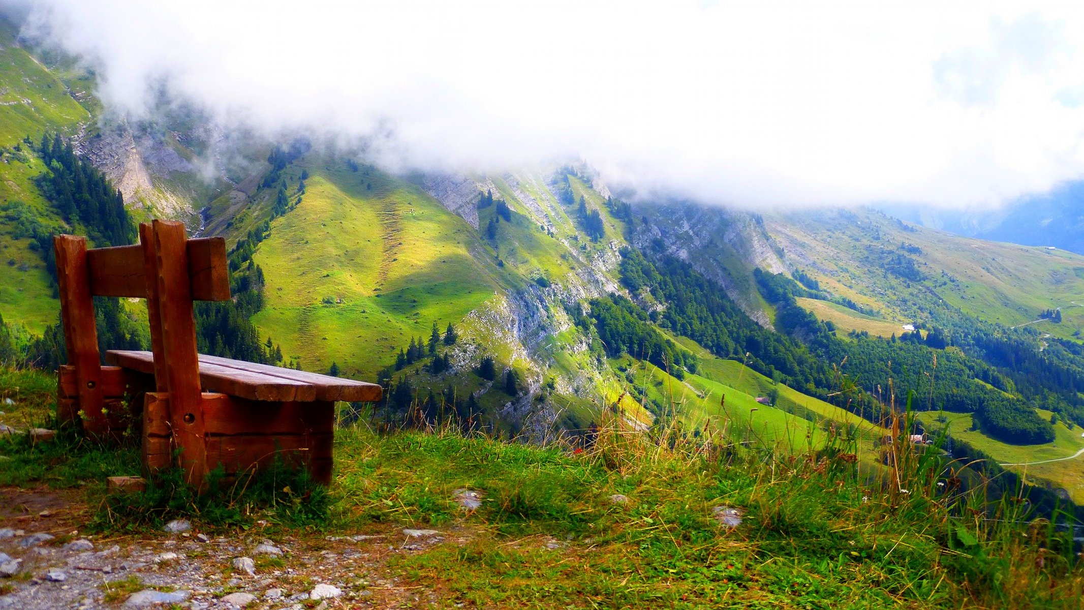 montagna primavera nuvole natura paesaggio banco erba alberi cielo montagna panchina primavera