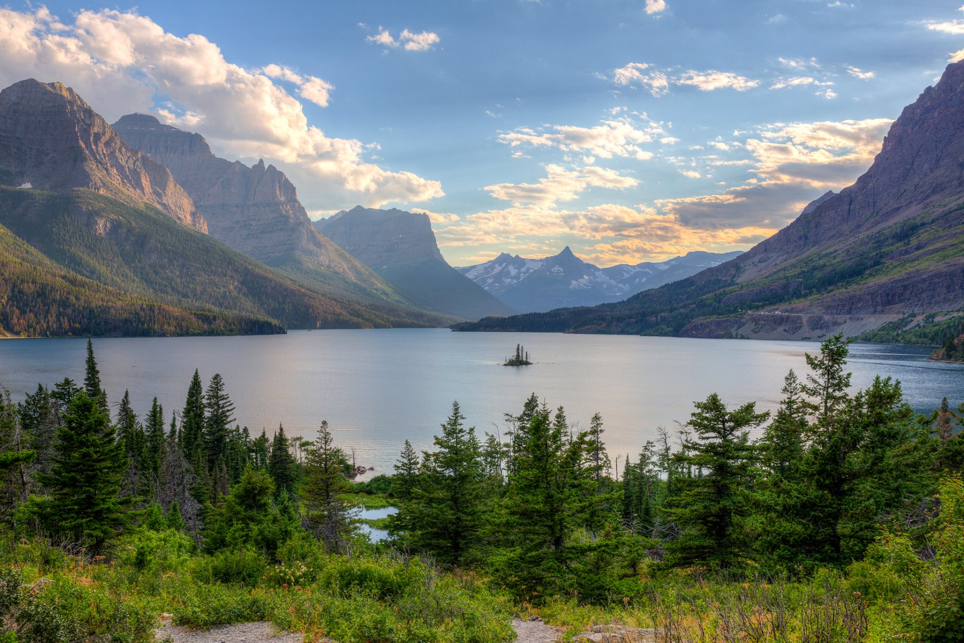 lake mary parque nacional glacier montana estados unidos cielo montañas lago isla árboles