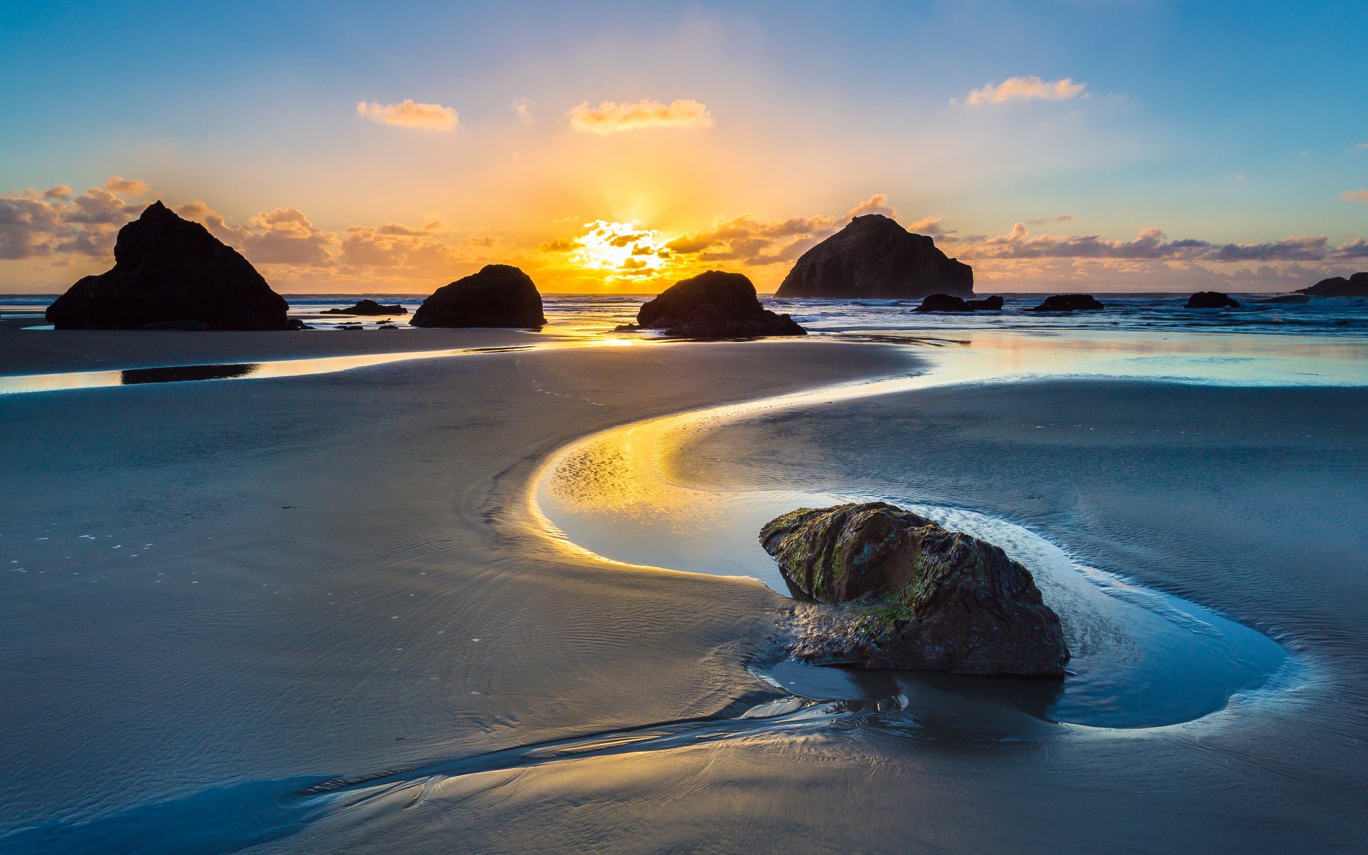 amanecer playa rocas océano cara de roca en bandon oregon estados unidos