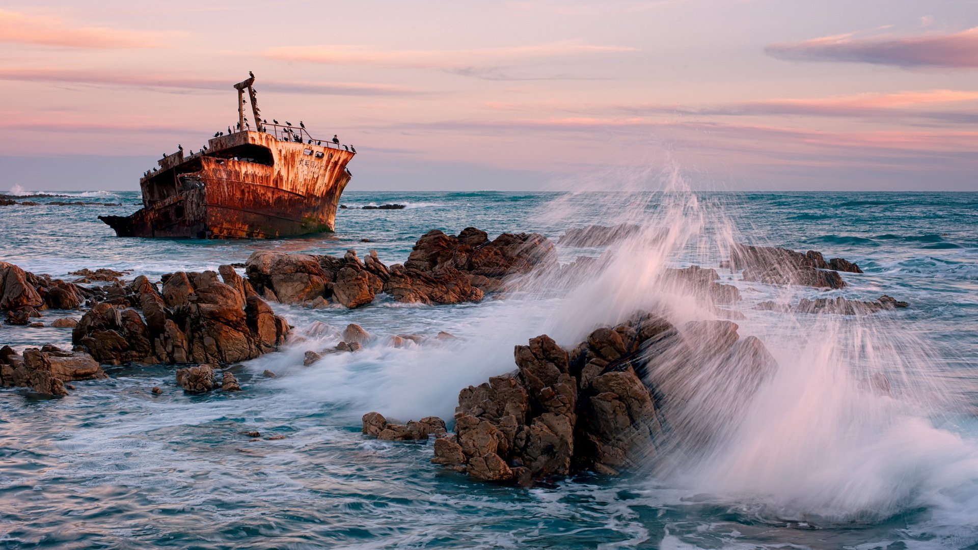 mar rocas barco olas puesta de sol paisaje