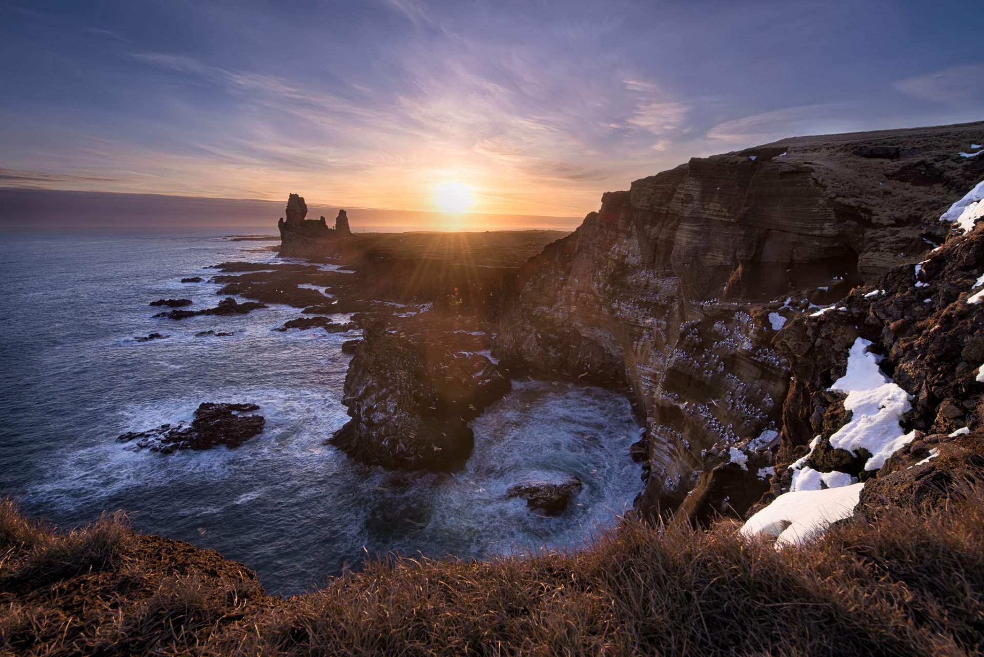 mar rocas invierno nieve sol rayos mañana