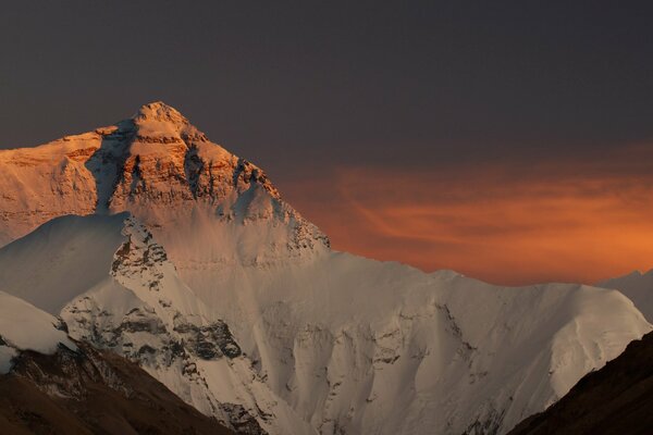 Sommet de la montagne de neige