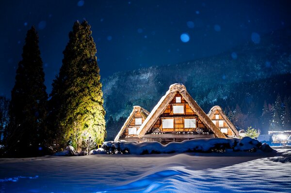 Lumières de maisons japonaises en hiver