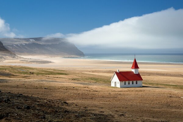 A lonely temple against the backdrop of mountains and the sea