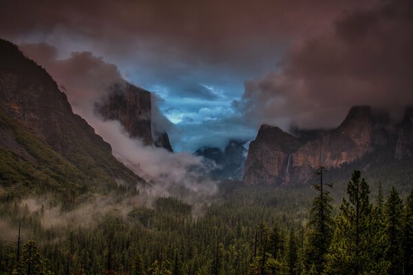 Montagne nel Parco Nazionale di Yosemite