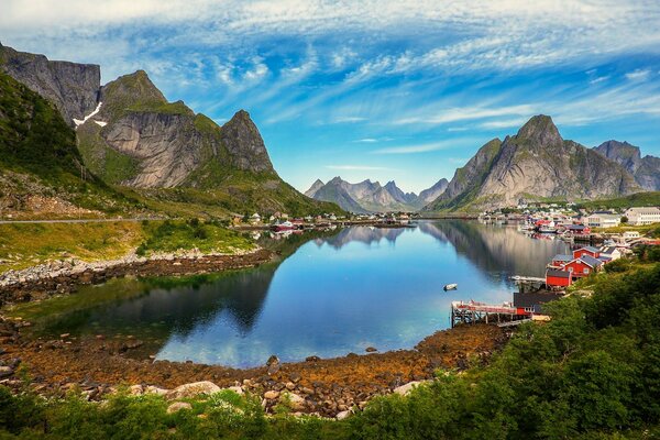 Schönes Bergdorf in Norwegen