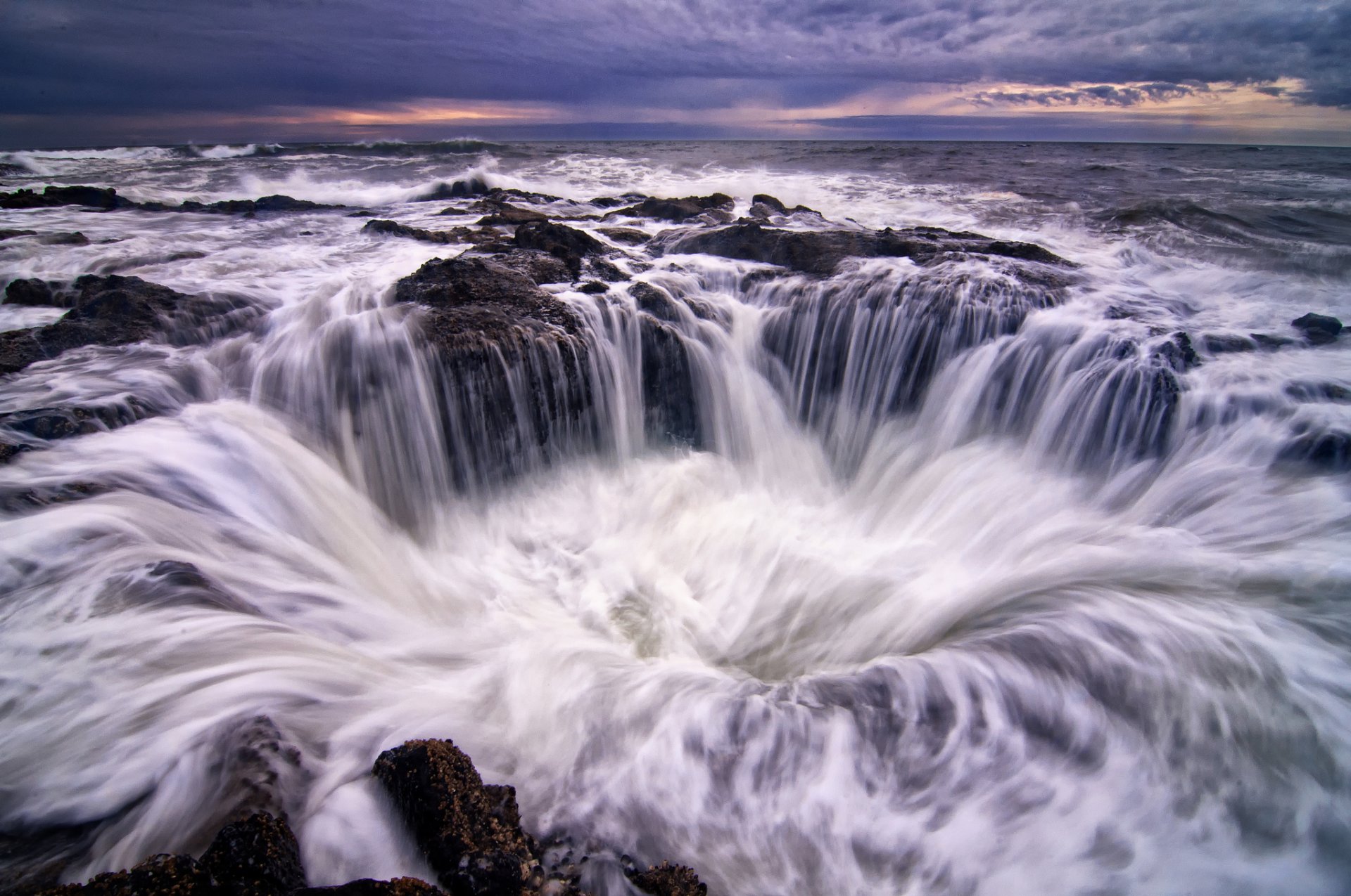estados unidos oregon océano pacífico costa costa rocas agua surf arroyos espuma tarde azul cielo nubes