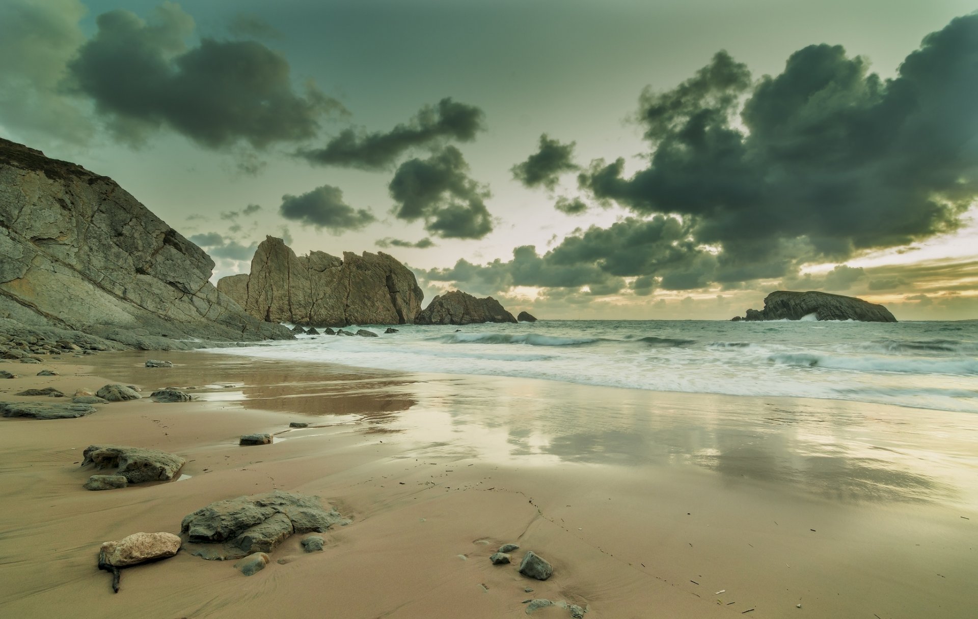 plage ciel nuages nature paysage eau mer océan rochers