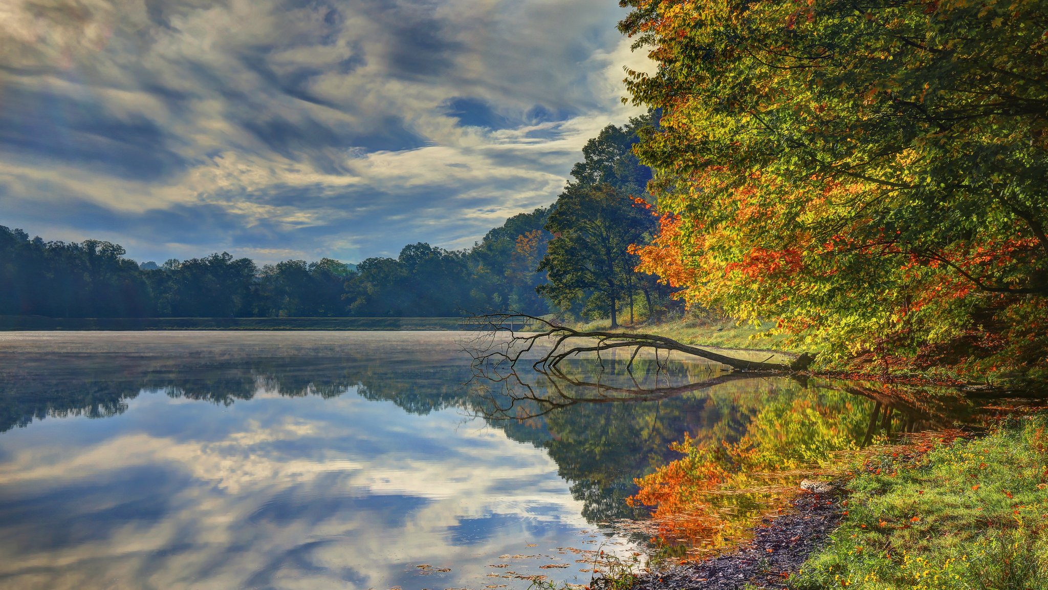 natur himmel wolken fluss wasser wald park bäume blätter bunt herbst herbst farben zu fuß berge