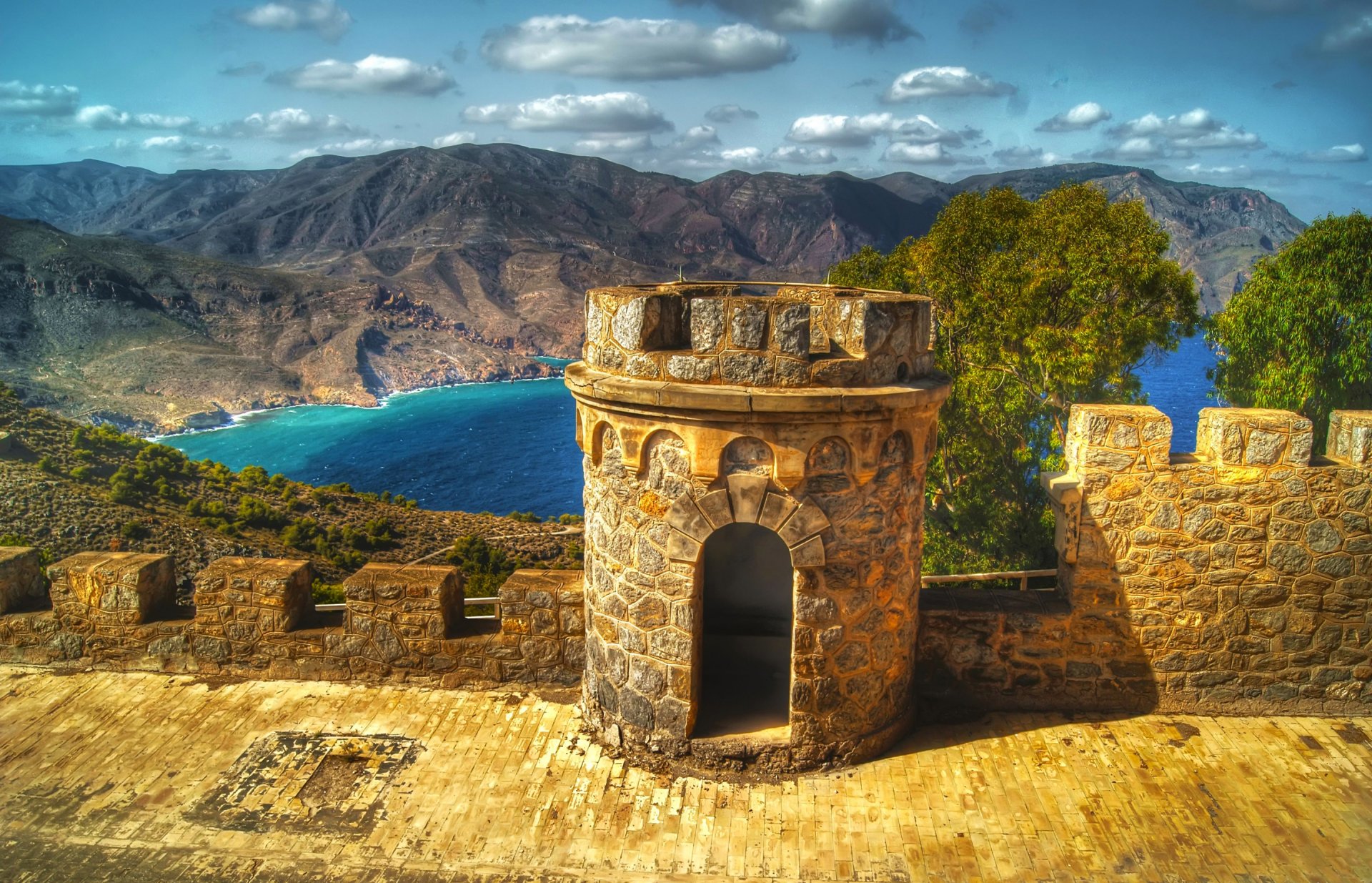 cartagena españa cielo nubes montañas castillo fortaleza torre lago árboles